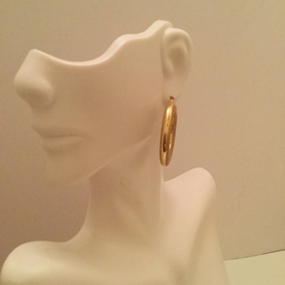 🚫SOLD🚫14k HOOPS 🌸 - Picture 7 of 8